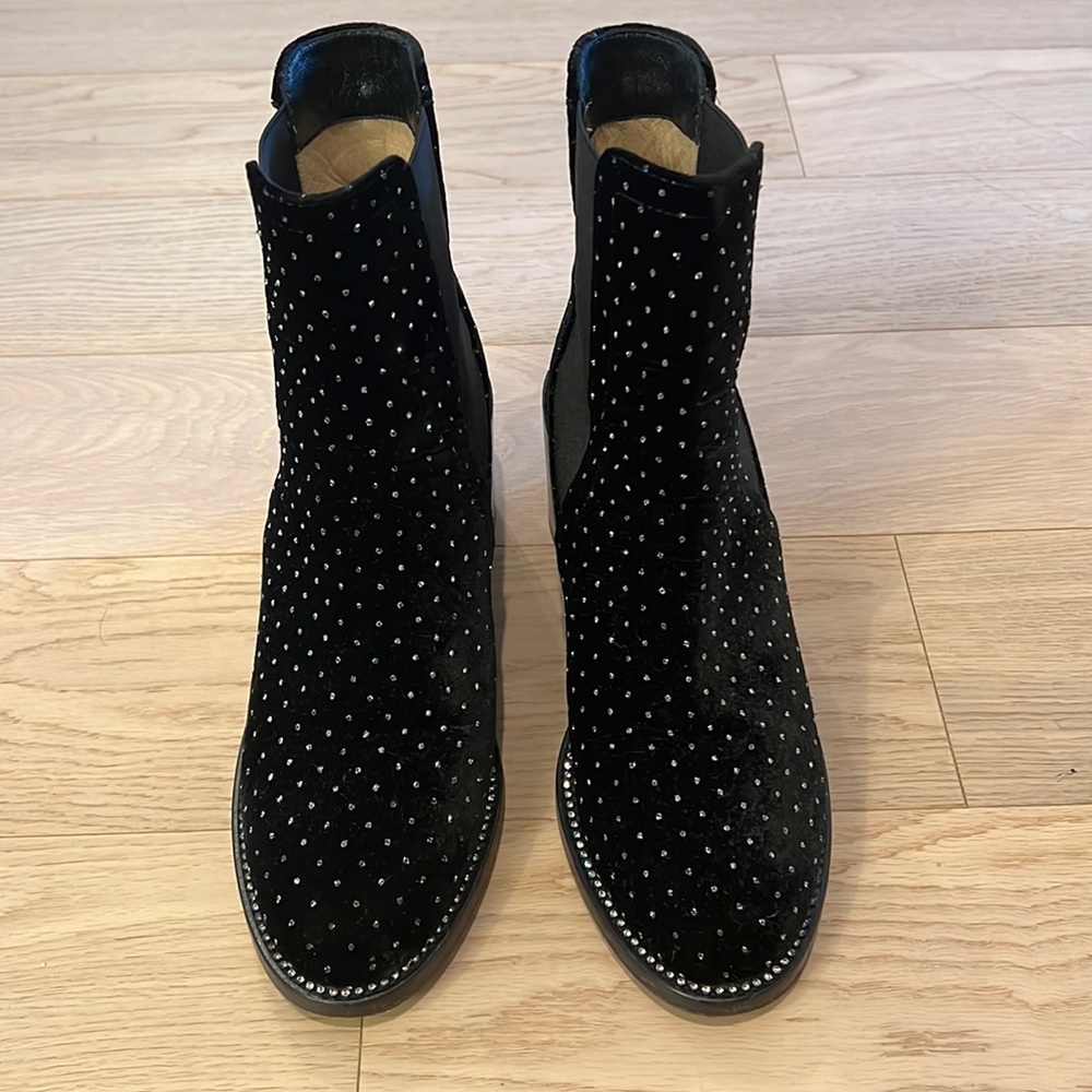 Lightly used ankle boots
